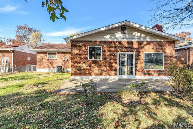 920 Lebon Drive, St Louis, MO 63137