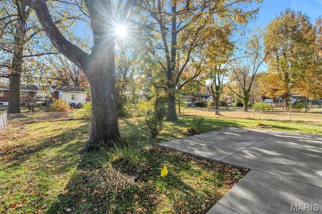 920 Lebon Drive, St Louis, MO 63137