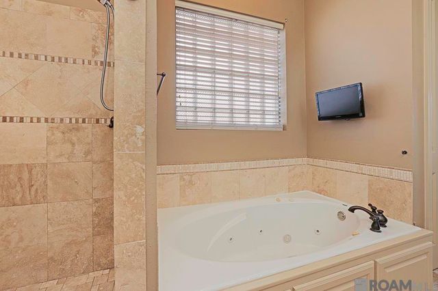 12356 Oak Fields Dr, Geismar, LA 70734