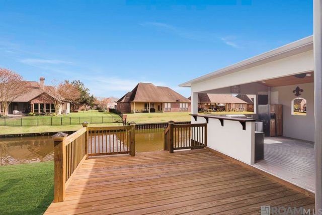 12356 Oak Fields Dr, Geismar, LA 70734