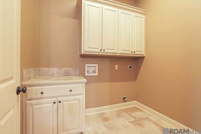 12356 Oak Fields Dr, Geismar, LA 70734