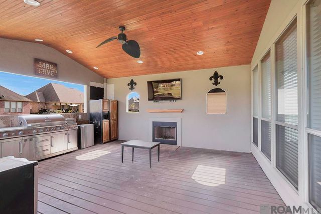 12356 Oak Fields Dr, Geismar, LA 70734