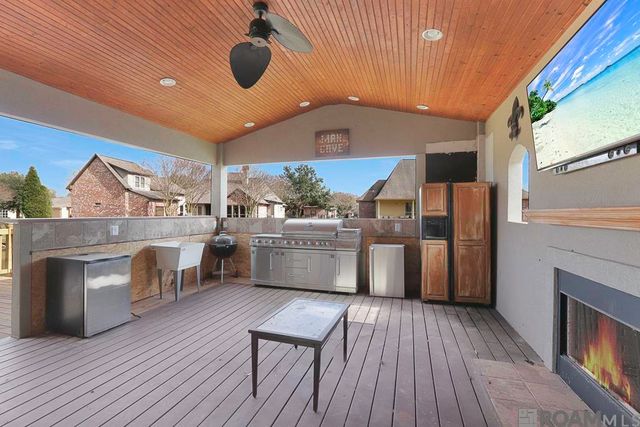 12356 Oak Fields Dr, Geismar, LA 70734