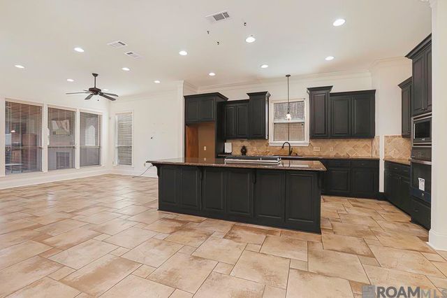 12356 Oak Fields Dr, Geismar, LA 70734