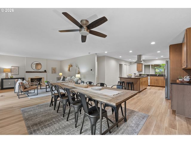 11380 Sw FOOTHILL Dr, Portland, OR 97225