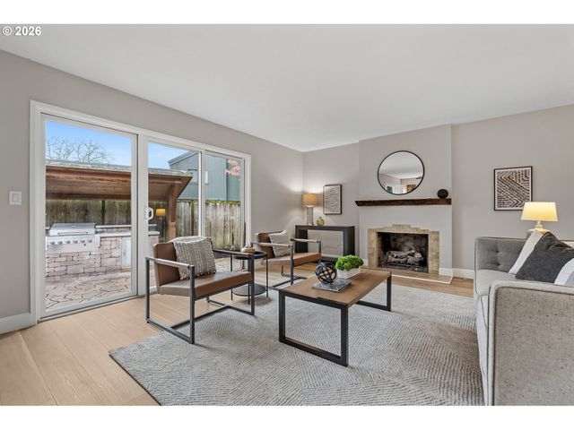 11380 Sw FOOTHILL Dr, Portland, OR 97225