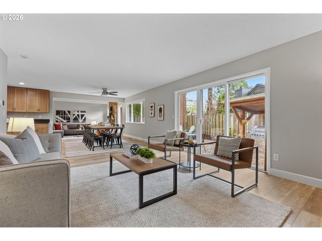 11380 Sw FOOTHILL Dr, Portland, OR 97225