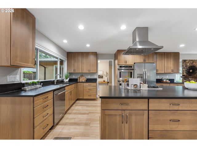 11380 Sw FOOTHILL Dr, Portland, OR 97225