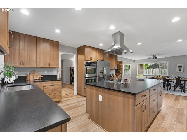 11380 Sw FOOTHILL Dr, Portland, OR 97225