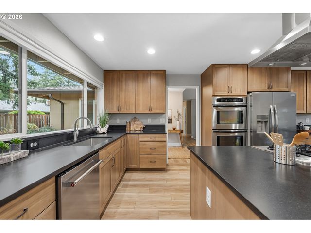 11380 Sw FOOTHILL Dr, Portland, OR 97225