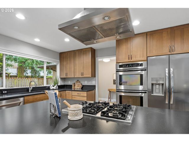 11380 Sw FOOTHILL Dr, Portland, OR 97225