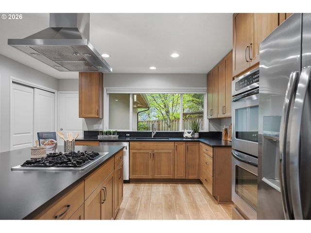 11380 Sw FOOTHILL Dr, Portland, OR 97225