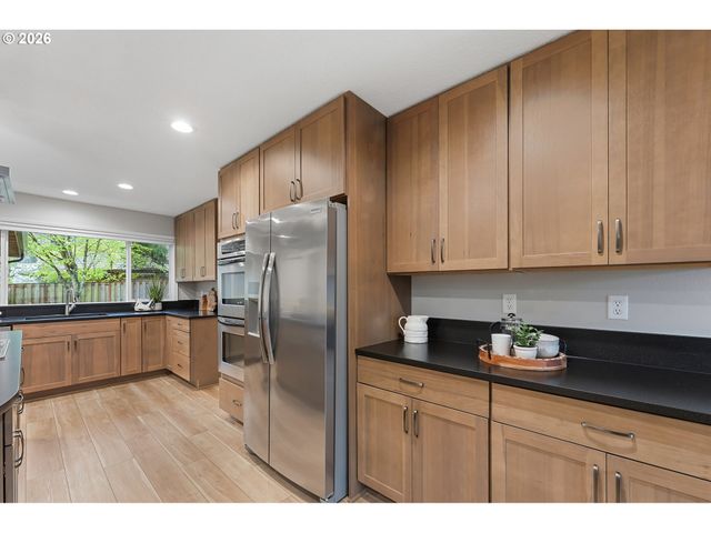 11380 Sw FOOTHILL Dr, Portland, OR 97225