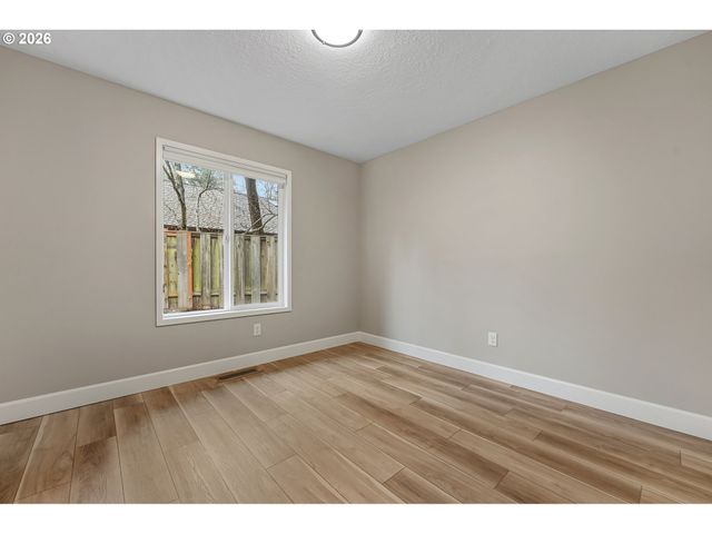 11380 Sw FOOTHILL Dr, Portland, OR 97225