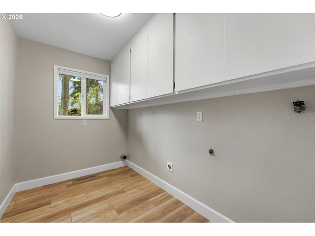 11380 Sw FOOTHILL Dr, Portland, OR 97225