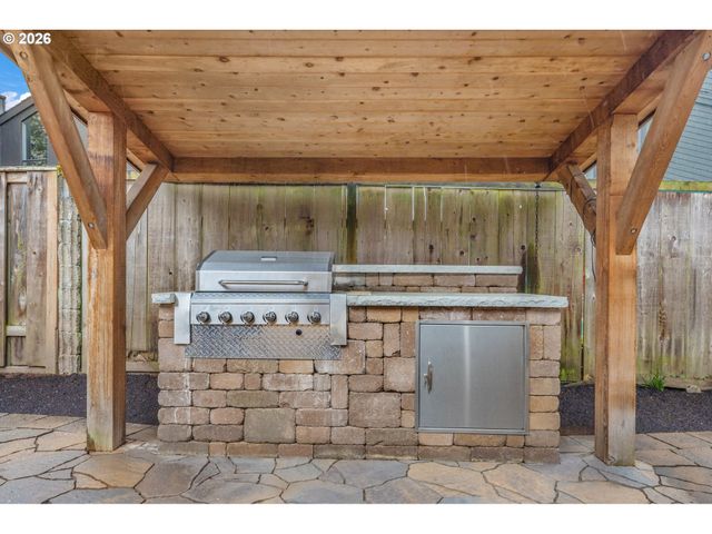 11380 Sw FOOTHILL Dr, Portland, OR 97225