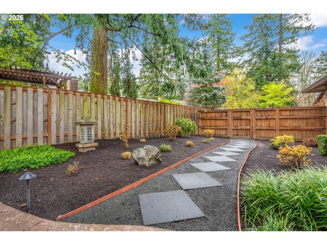 11380 Sw FOOTHILL Dr, Portland, OR 97225