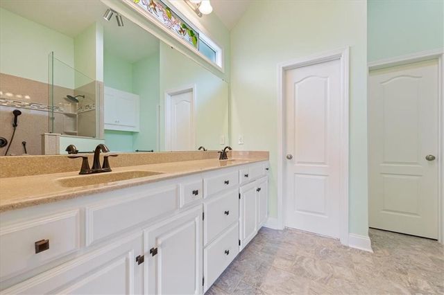 2536 SW KRISTIN Drive, Lee's Summit, MO 64082
