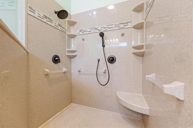 2536 SW KRISTIN Drive, Lee's Summit, MO 64082