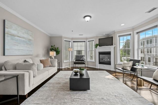 10 Saco St 4, Boston, MA 02122