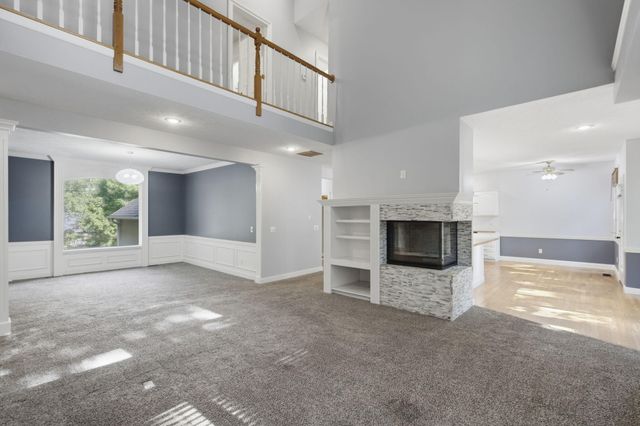1628 S Charing Road, Springfield, MO 65809