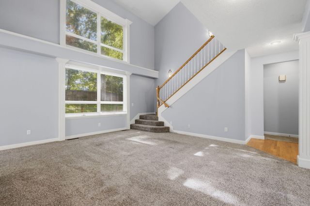 1628 S Charing Road, Springfield, MO 65809