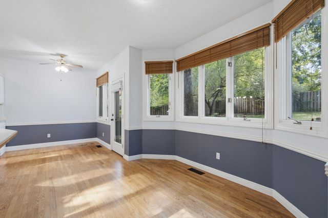 1628 S Charing Road, Springfield, MO 65809