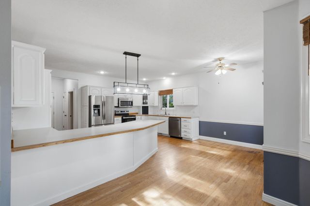 1628 S Charing Road, Springfield, MO 65809