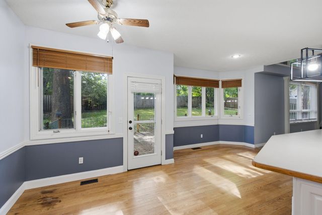 1628 S Charing Road, Springfield, MO 65809