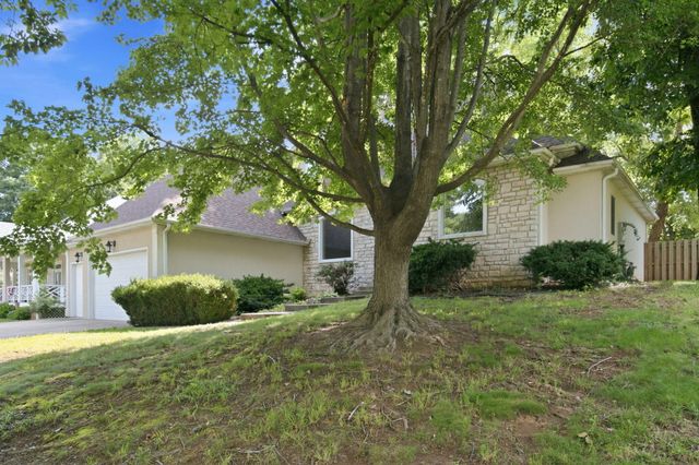 1628 S Charing Road, Springfield, MO 65809