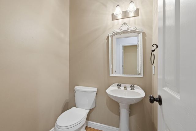1628 S Charing Road, Springfield, MO 65809