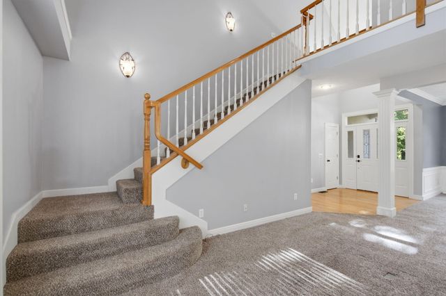 1628 S Charing Road, Springfield, MO 65809