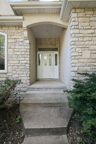 1628 S Charing Road, Springfield, MO 65809