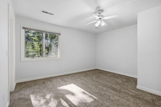 1628 S Charing Road, Springfield, MO 65809