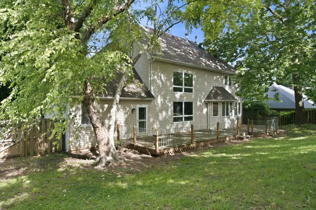 1628 S Charing Road, Springfield, MO 65809