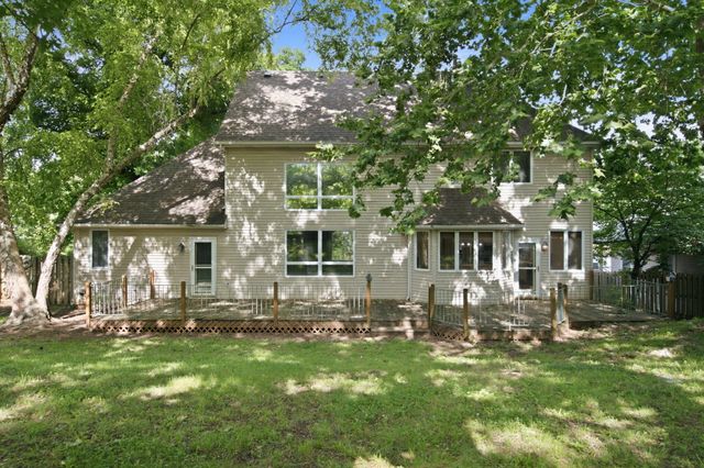 1628 S Charing Road, Springfield, MO 65809
