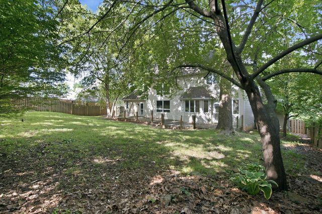 1628 S Charing Road, Springfield, MO 65809