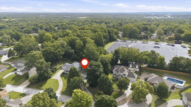 1628 S Charing Road, Springfield, MO 65809