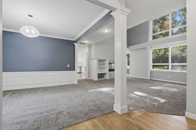 1628 S Charing Road, Springfield, MO 65809
