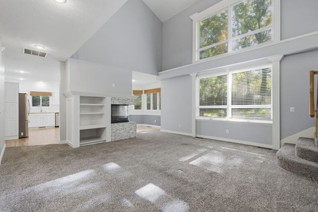 1628 S Charing Road, Springfield, MO 65809