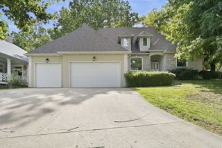1628 S Charing Road, Springfield, MO 65809