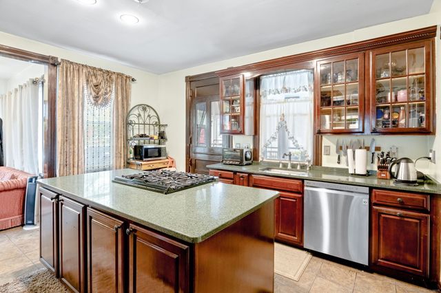 39 Forbes Place, East Haven, CT 06512