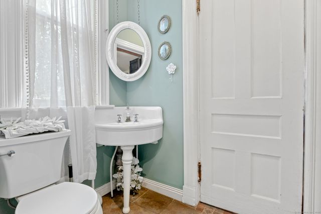 39 Forbes Place, East Haven, CT 06512