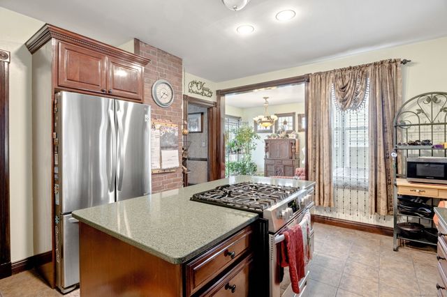 39 Forbes Place, East Haven, CT 06512