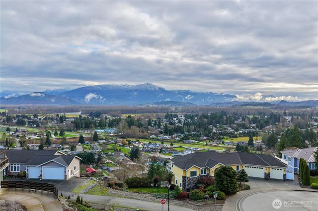 865 Burlington Heights Drive, Burlington, WA 98233