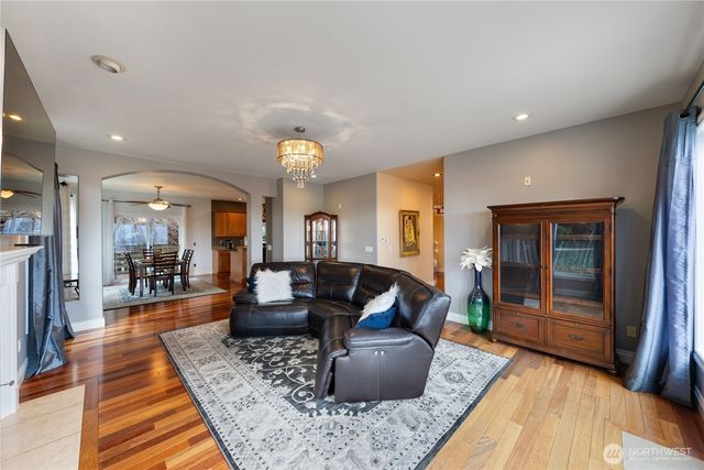 865 Burlington Heights Drive, Burlington, WA 98233