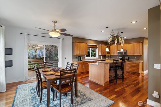 865 Burlington Heights Drive, Burlington, WA 98233