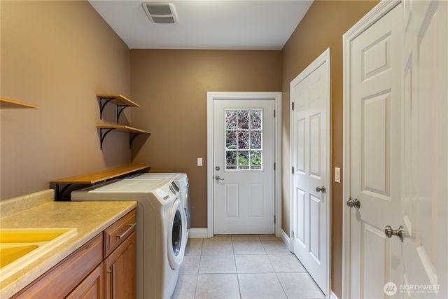 865 Burlington Heights Drive, Burlington, WA 98233