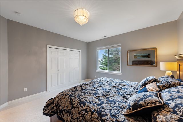 865 Burlington Heights Drive, Burlington, WA 98233