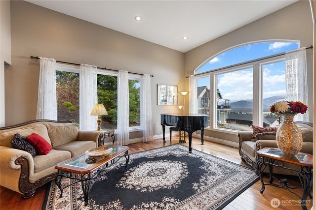 865 Burlington Heights Drive, Burlington, WA 98233